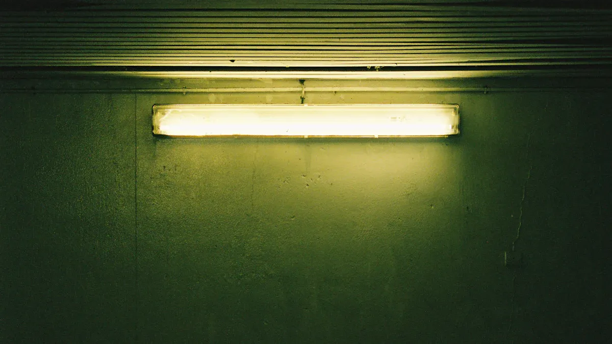 Batman B1 жарық диоды-флуденсцентті түтіктер арасындағы негізгі айырмашылықтар